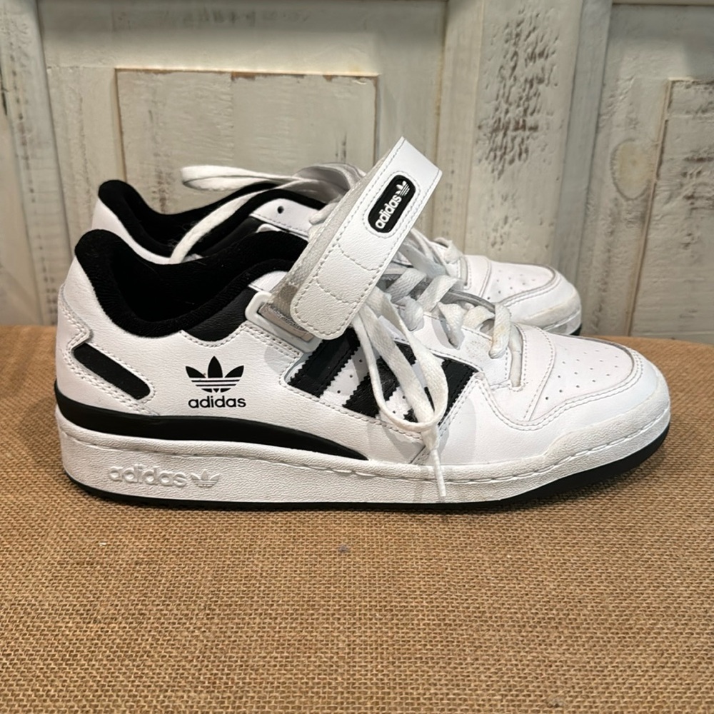 Like new men’s adidas size 8.5